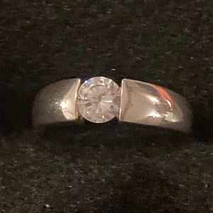 Silpada .925 silver solitaire ring size 8.5 - women or men